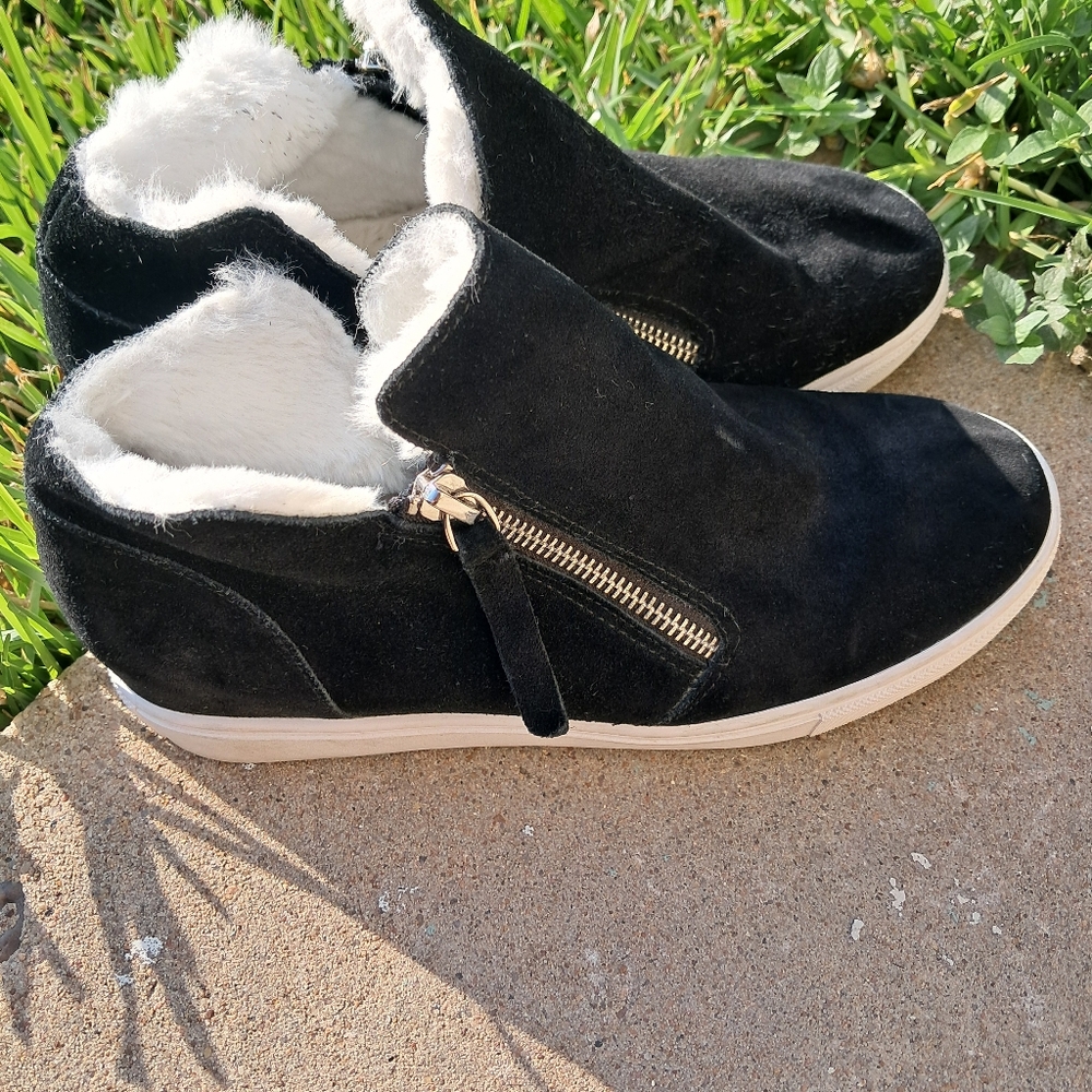 Steve Madden Black Sude Bootins  with Cream Fur Women Size 8.5